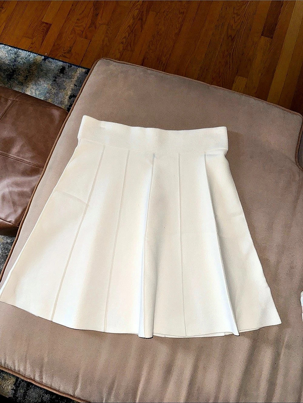 Ann Taylor Pleated A-Line Skirt in White Size Medium
